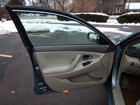 Used 2009 Toyota Camry LE image 11