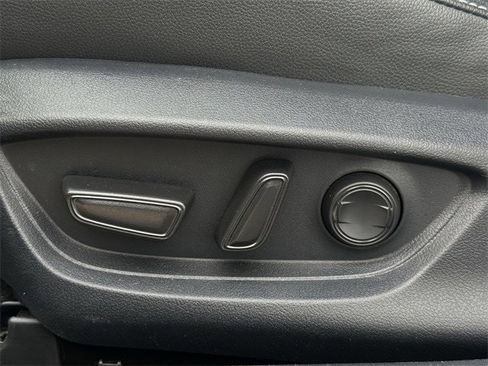 Used 2025 Toyota Camry SE image 28