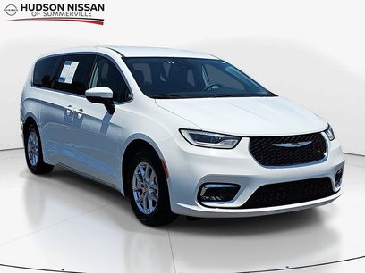 Used 2023 Chrysler Pacifica Touring-L