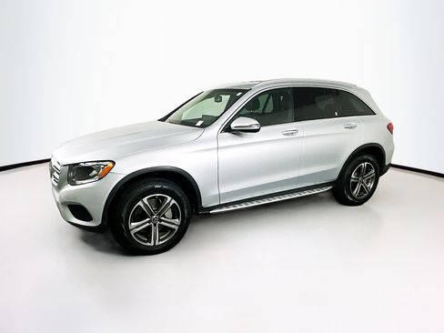 Used 2017 Mercedes-Benz GLC 300 4MATIC image 4
