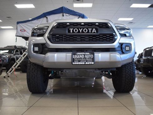 Used 2017 Toyota Tacoma TRD Off-Road image 16