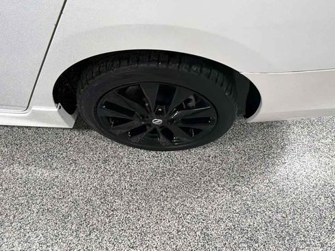 Used 2017 Nissan Sentra SR w/ SR Midnight Edition image 41