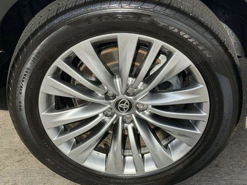 Certified 2025 Toyota Highlander Platinum AWD/4WD image 8