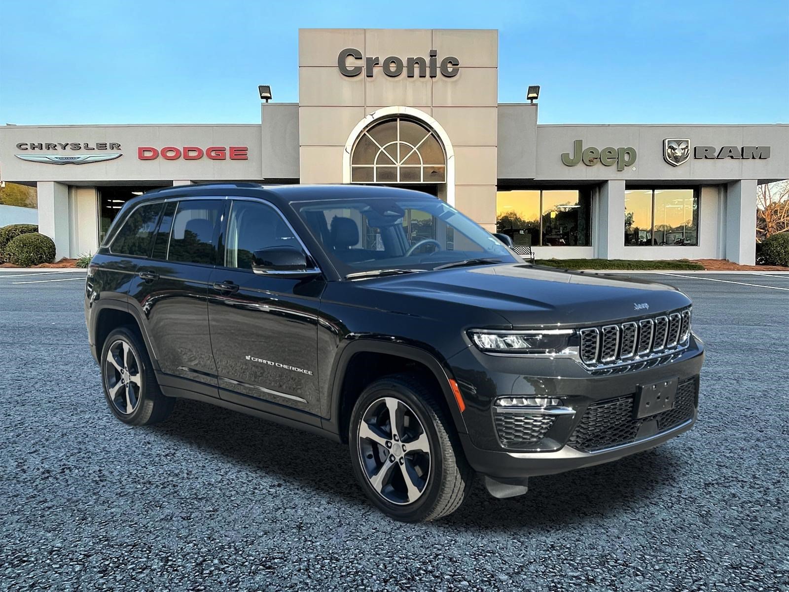 Used 2023 Jeep Grand Cherokee Limited AWD/4WD image 1