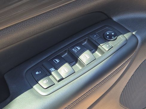 Used 2019 Jeep Grand Cherokee Altitude AWD/4WD image 23