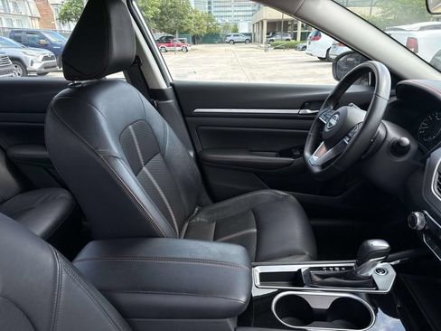 Used 2025 Nissan Altima 2.5 SR FWD image 10