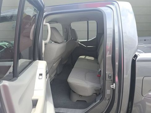 Used 2021 Nissan Frontier SV AWD/4WD image 9