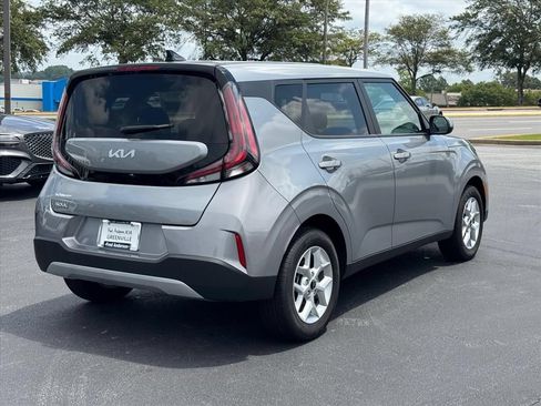 Certified 2025 Kia Soul LX w/ LX Technology Package FWD image 3