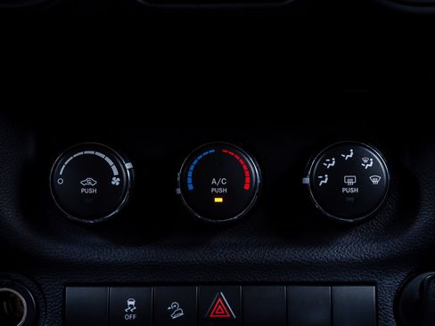Used 2018 Jeep Wrangler Unlimited Sport w/ Connectivity Group AWD/4WD image 13