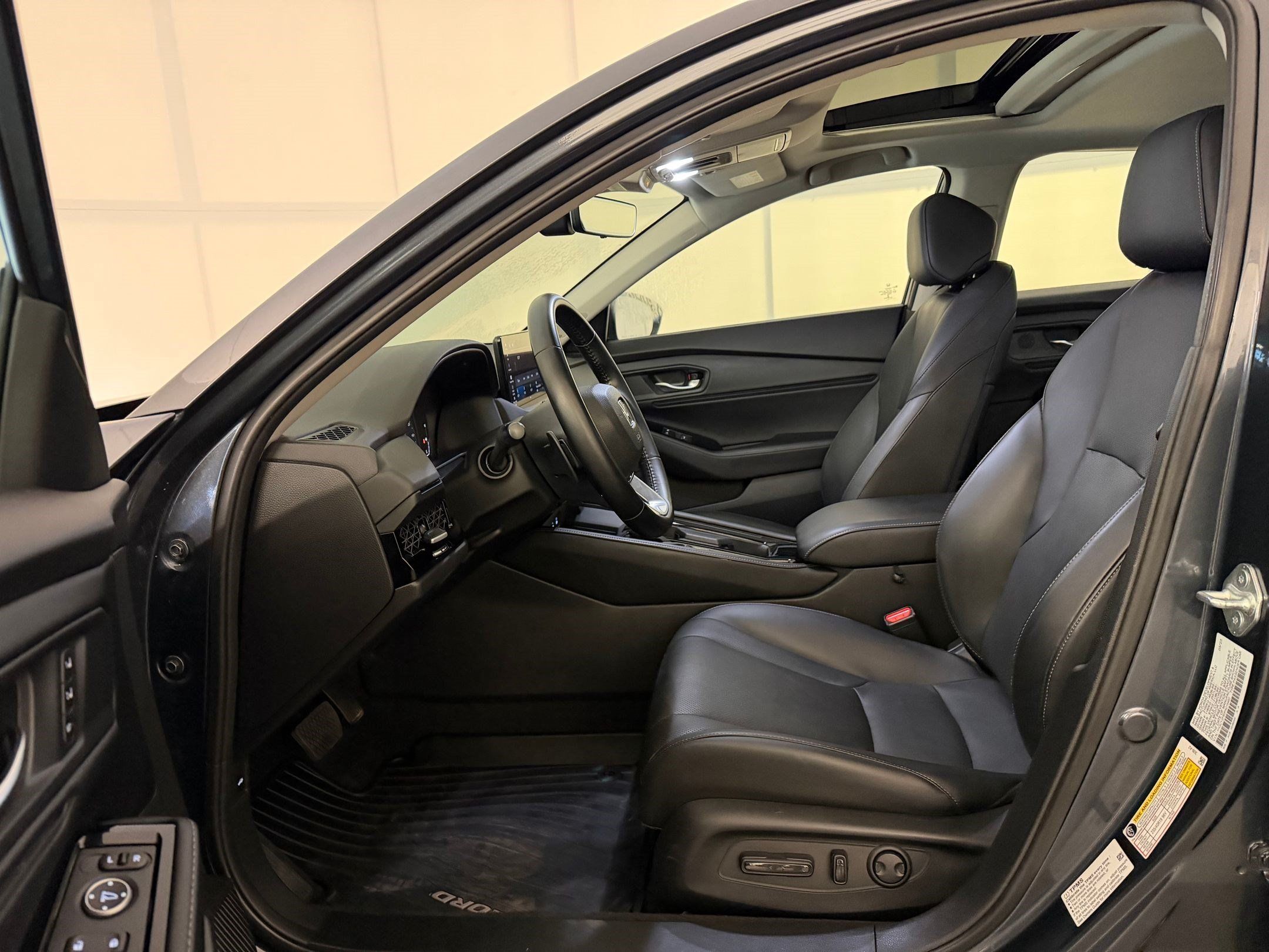 Used 2023 Honda Accord Touring image 5