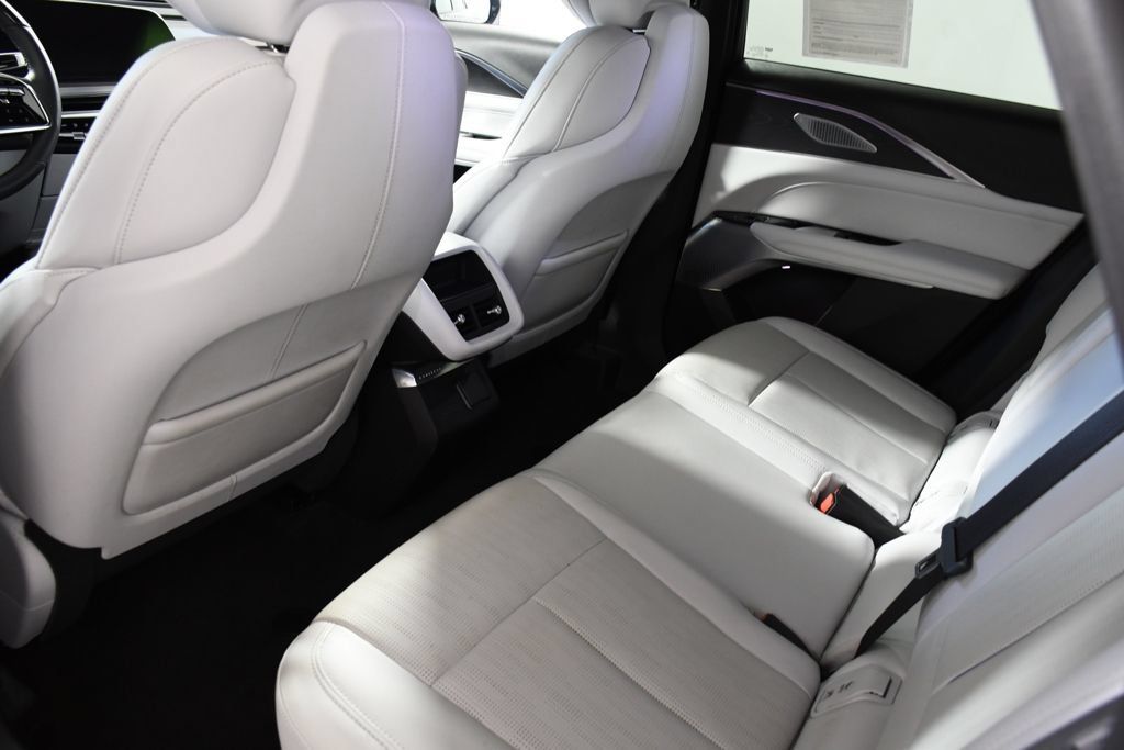 Used 2024 Cadillac Lyriq Luxury RWD image 26
