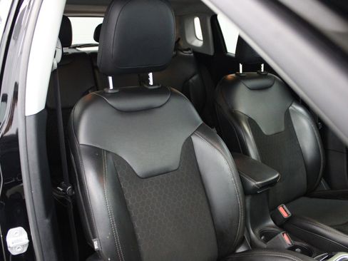 Used 2021 Jeep Compass Latitude w/ Sun and Sound Group AWD/4WD image 31