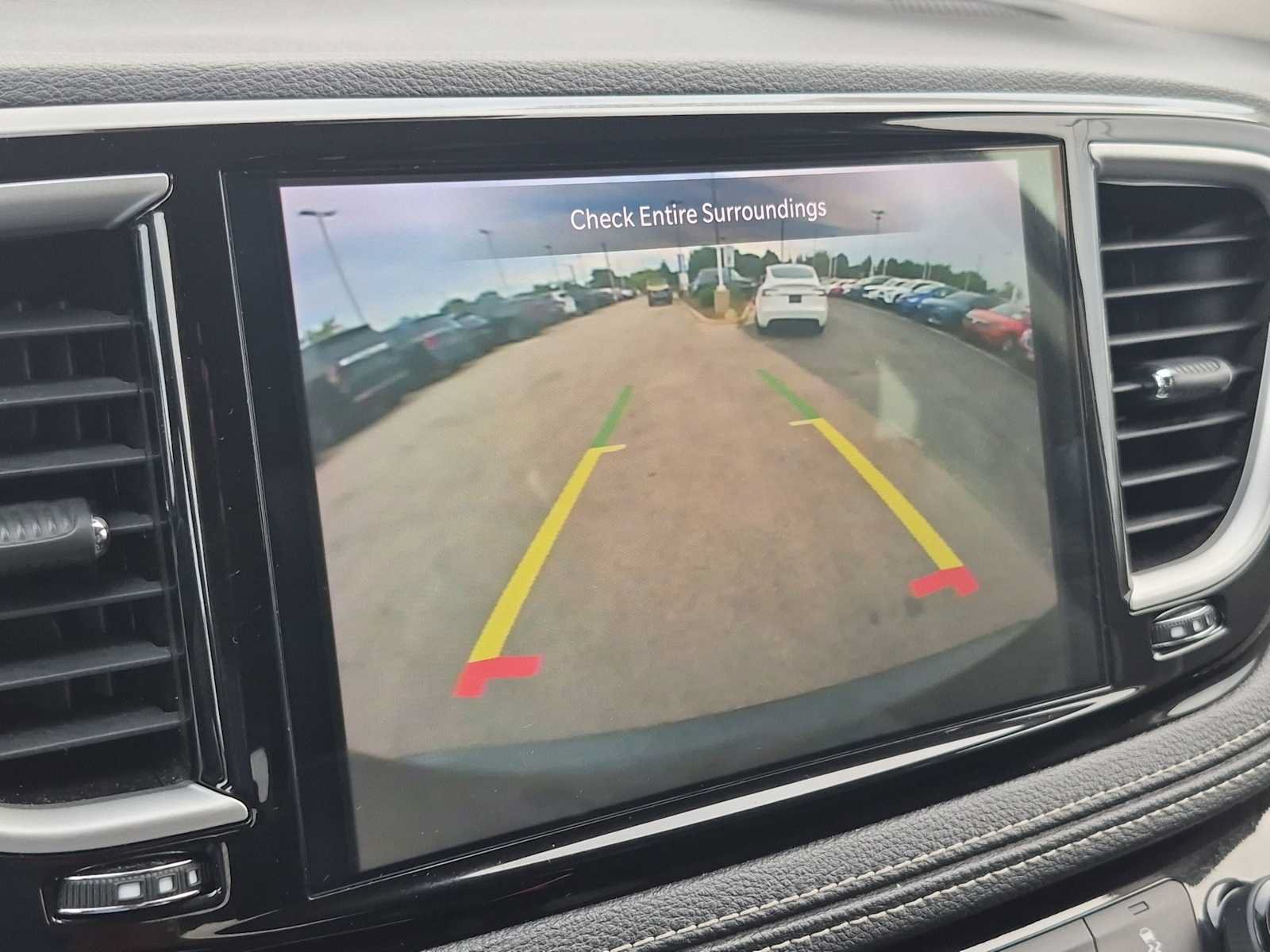 Used 2024 Chrysler Pacifica Limited FWD image 29