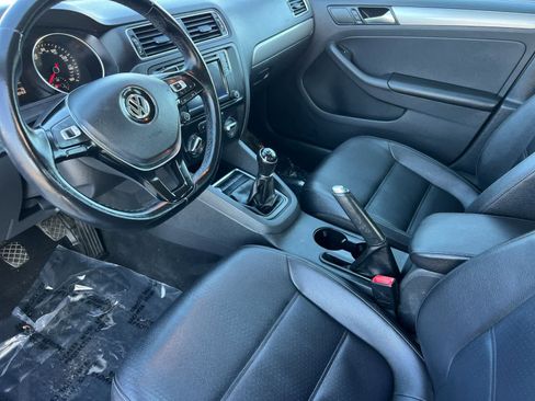 Used 2017 Volkswagen Jetta SE FWD image 12