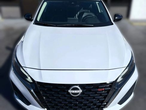 Used 2024 Nissan Altima 2.5 SR FWD image 9