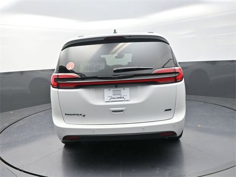 New 2026 Chrysler Pacifica Select image 6