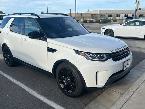 Used 2018 Land Rover Discovery HSE AWD/4WD image 2