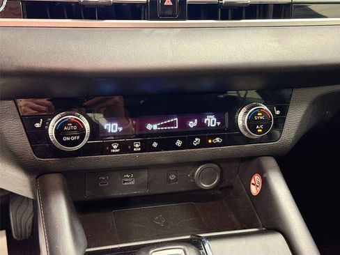 Used 2024 Mitsubishi Outlander FWD image 15