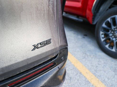 Used 2025 Toyota Sienna XSE w/ XSE Plus Package image 12