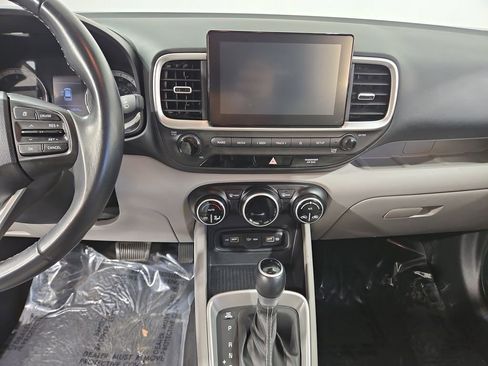 Used 2022 Hyundai Venue SEL image 18