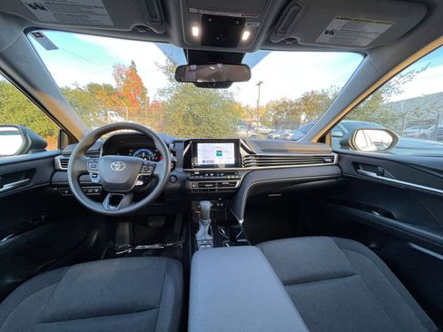 Used 2025 Toyota Camry LE image 32