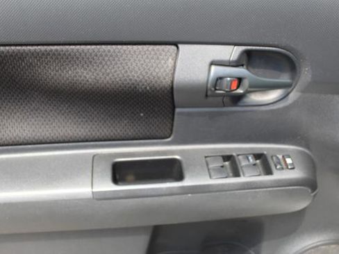 Used 2009 Scion xB FWD image 11