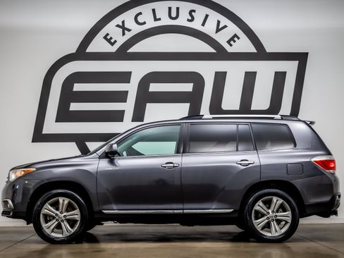 Used 2012 Toyota Highlander Limited w/ Tow Pkg FWD image 6