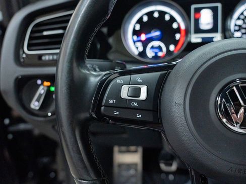 Used 2016 Volkswagen Golf 4-Door image 26