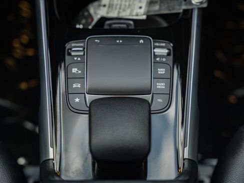 Used 2022 Mercedes-Benz GLB 250 4MATIC w/ Premium Package Lite image 26