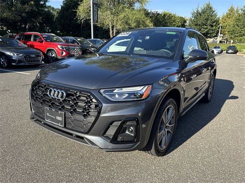 Certified 2025 Audi Q5 2.0T Premium w/ Convenience Plus Package image 9