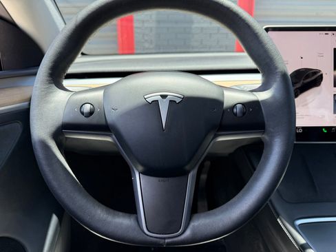 Used 2023 Tesla Model Y AWD image 27