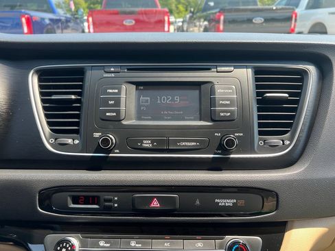 Used 2015 Kia Sedona LX w/ LX Convenience Package FWD image 25