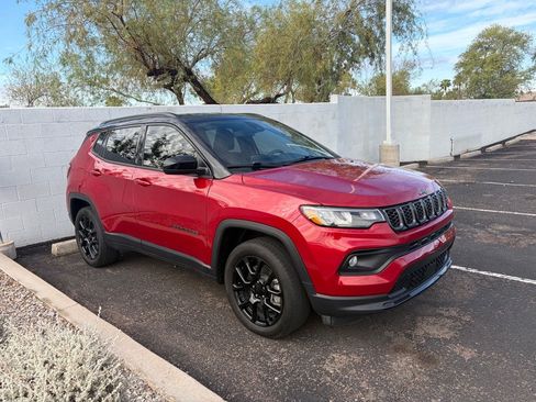 Used 2024 Jeep Compass Latitude w/ Altitude Special Edition AWD/4WD image 3