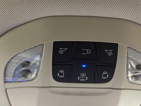 Used 2022 Chrysler Pacifica Touring-L w/ Uconnect Theater Family Group image 38