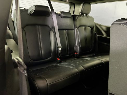 Used 2022 Jeep Wagoneer Series II AWD/4WD image 28