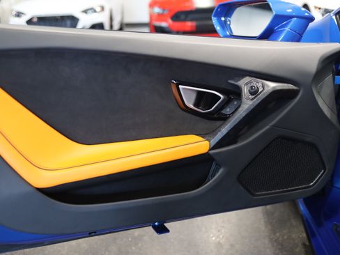 Used 2020 Lamborghini Huracan EVO RWD image 13