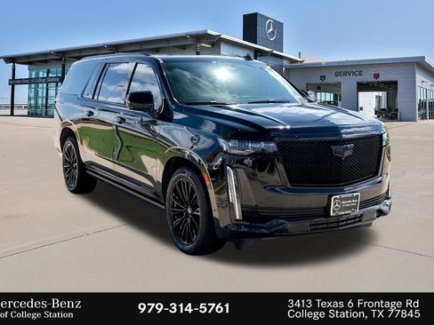 Used 2022 Cadillac Escalade ESV Sport w/ Touring Package RWD image 3