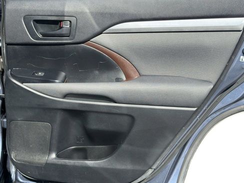 Used 2015 Toyota Highlander LE FWD image 30