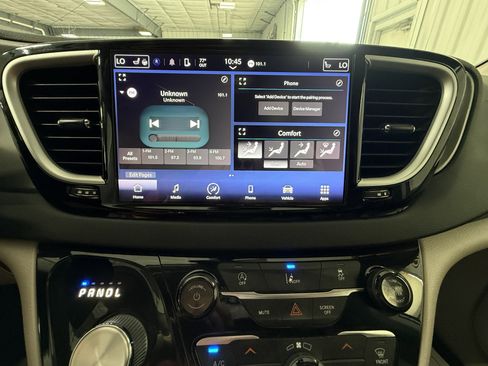 Used 2022 Chrysler Pacifica Touring-L FWD image 25