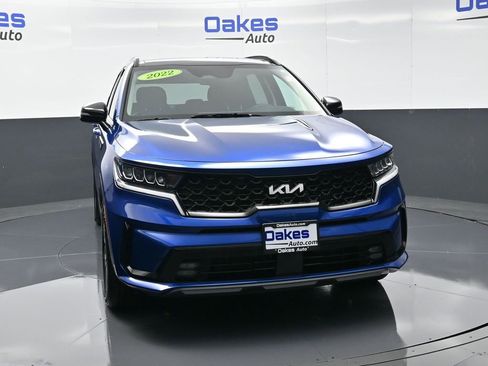 Certified 2022 Kia Sorento EX w/ Panoramic Sunroof Package image 3