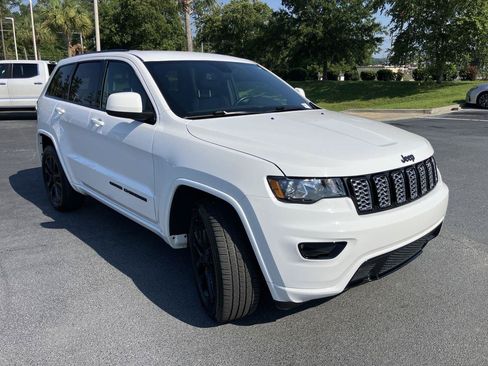 Used 2019 Jeep Grand Cherokee Altitude RWD image 7