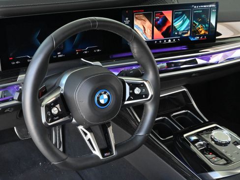 Certified 2024 BMW i7 eDrive50 w/ M Sport Package RWD image 13