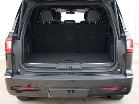 Used 2020 Lincoln Navigator L 4WD image 10