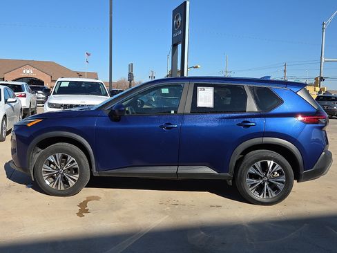 Used 2023 Nissan Rogue SV image 3