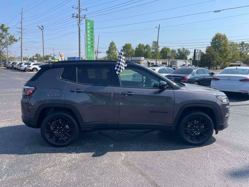 Used 2022 Jeep Compass Latitude w/ Convenience Group AWD/4WD image 9