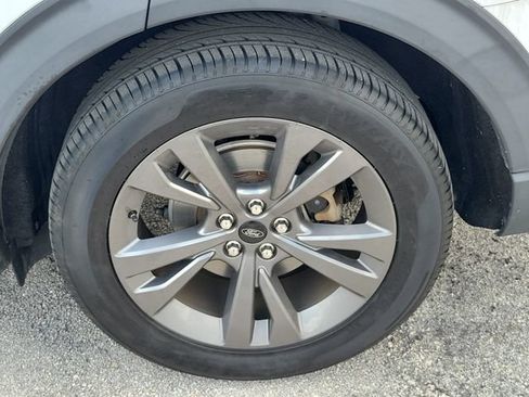 Certified 2021 Ford Explorer XLT w/ Equipment Group 202A RWD image 7