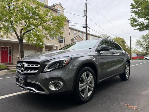 Used 2019 Mercedes-Benz GLA 250 4MATIC image 2