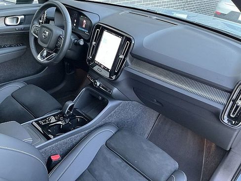 Certified 2025 Volvo XC40 B5 Plus image 20