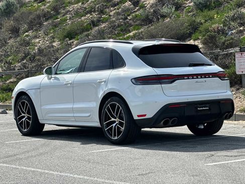 Certified 2025 Porsche Macan S image 3