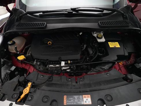 Used 2018 Ford Escape SE w/ SE Sync 3 Package AWD/4WD image 3